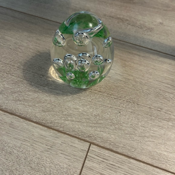 Art Glass Egg w/ Large Bubbles Inside 4 1/2” H 3” W 1 5/8” Base Murano Style - Picture 8 of 9